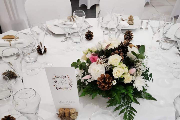 Compositions florales uniques pour mariages et baptêmes inoubliables.